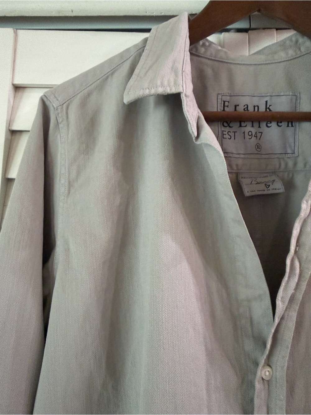 Frank & Eileen Barry Button Down in Gray Distressed Cotton - Size XL